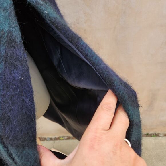 RARE bloggers favorite plaid cape with a faux fur lined hood - Picture 13 of 15